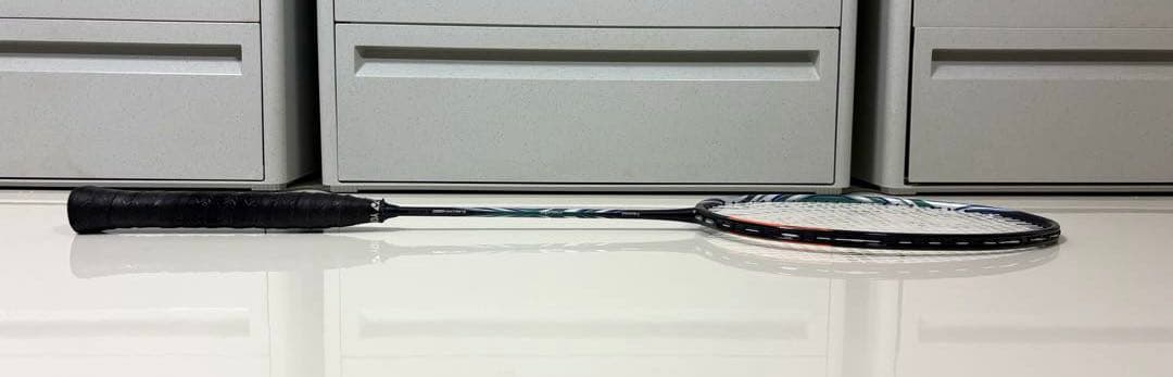 美品❤︎ 廃盤希少❤︎YONEX❤︎アストロクス100ZX ❤︎バドミントンラケット袋付