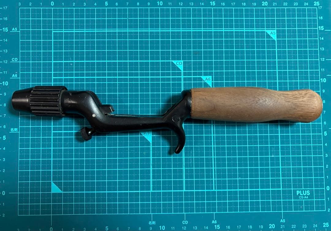 オフセットグリップです。 メーカー不明、グリップ部分はウッド製です。