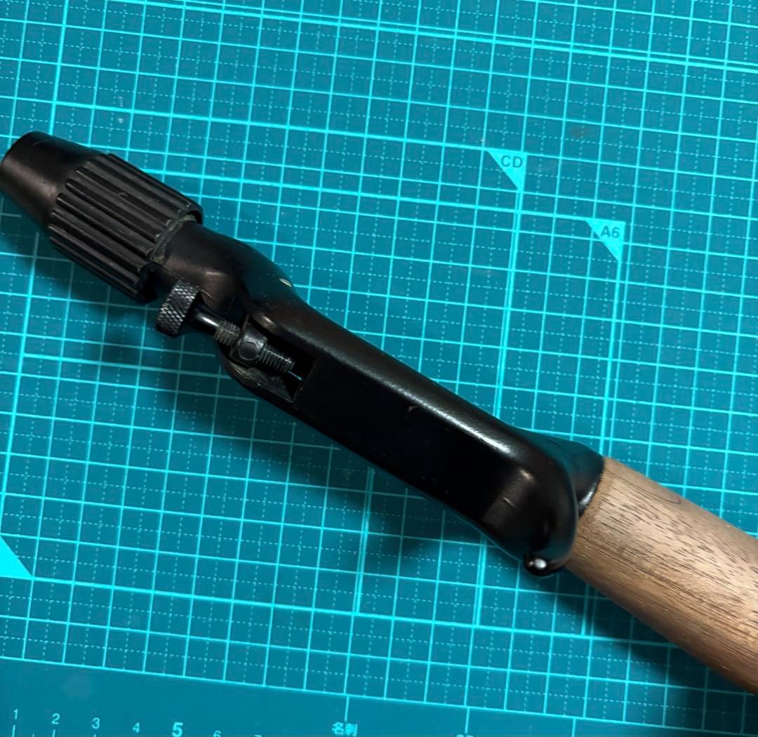オフセットグリップです。 メーカー不明、グリップ部分はウッド製です。