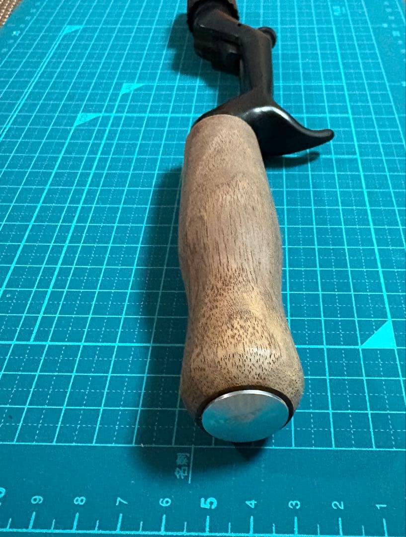 オフセットグリップです。 メーカー不明、グリップ部分はウッド製です。