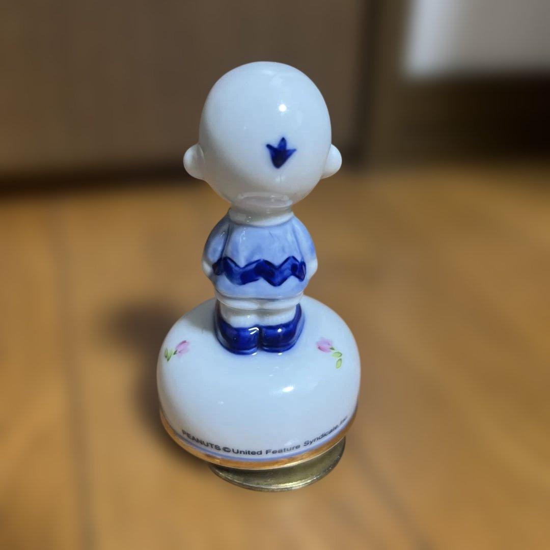 新品　オルゴール チャーリーブラウン スヌーピー ピーナッツ　陶器　ポーセレン