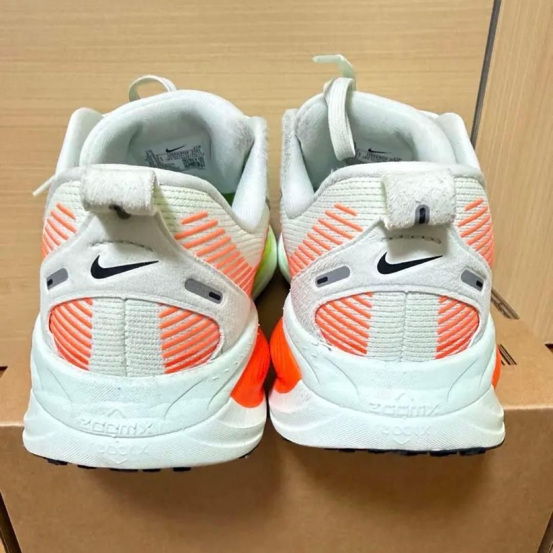 Nike ボメロ18 25.5