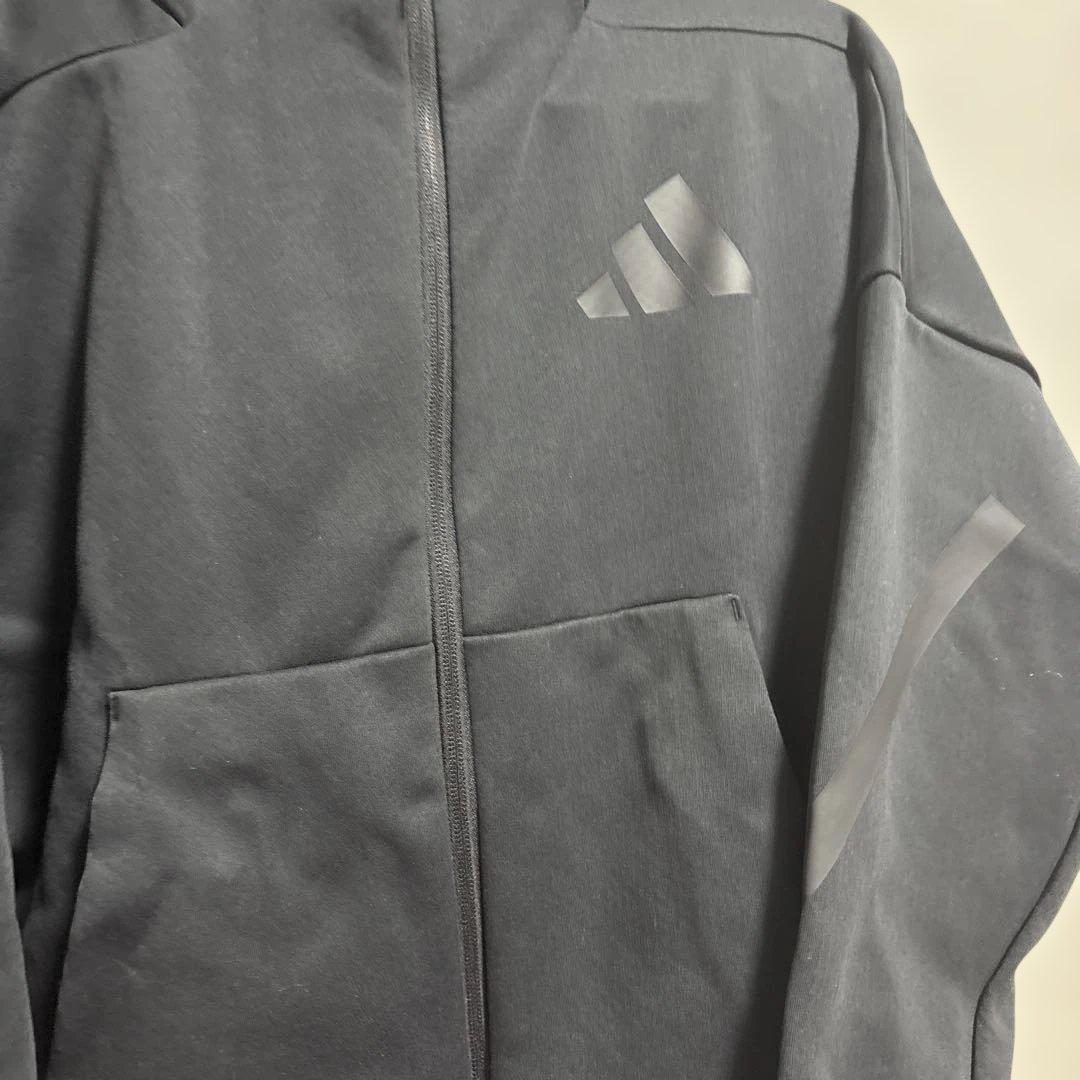 新品　adidas ダークグレー フルジップジャケット　定価2万