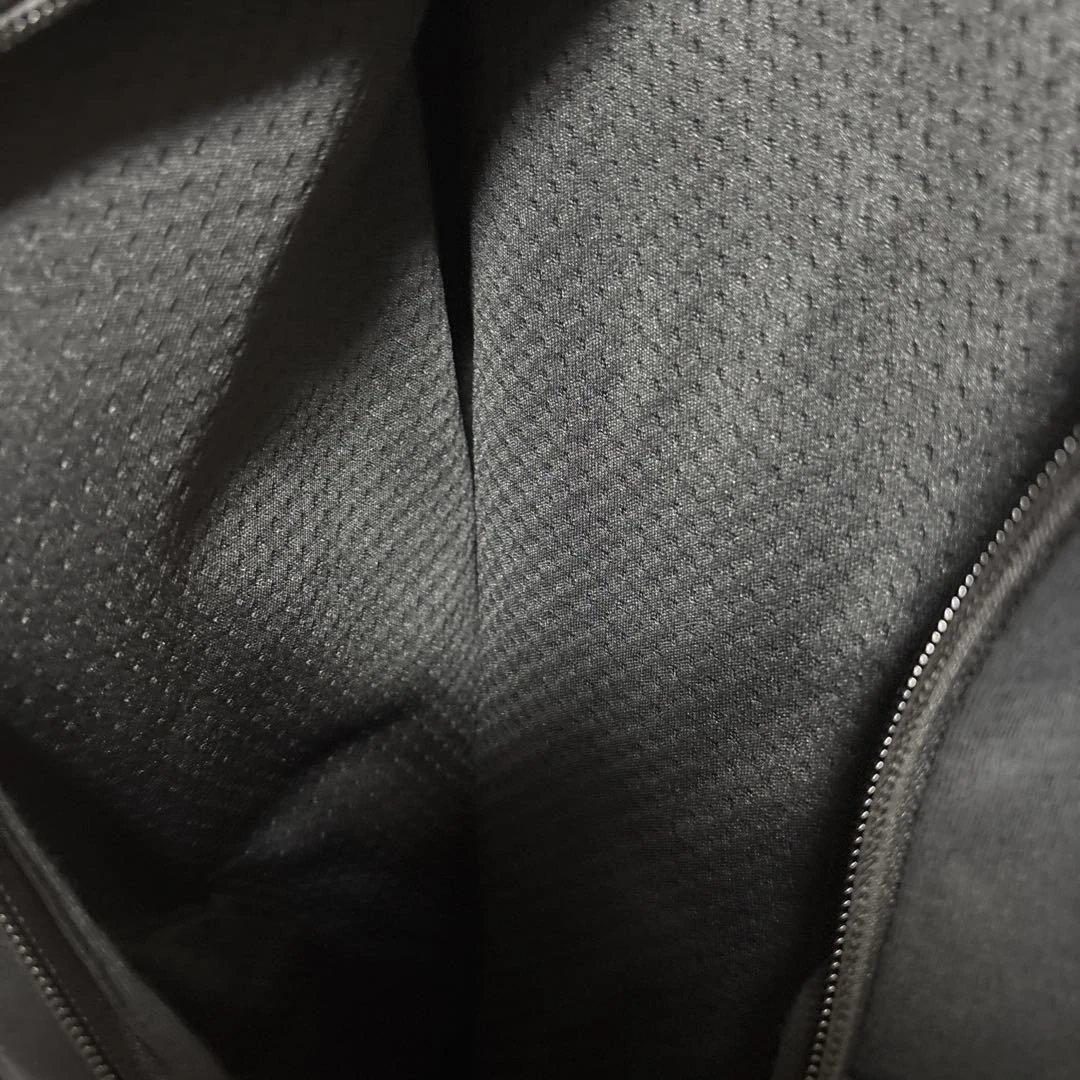 新品　adidas ダークグレー フルジップジャケット　定価2万