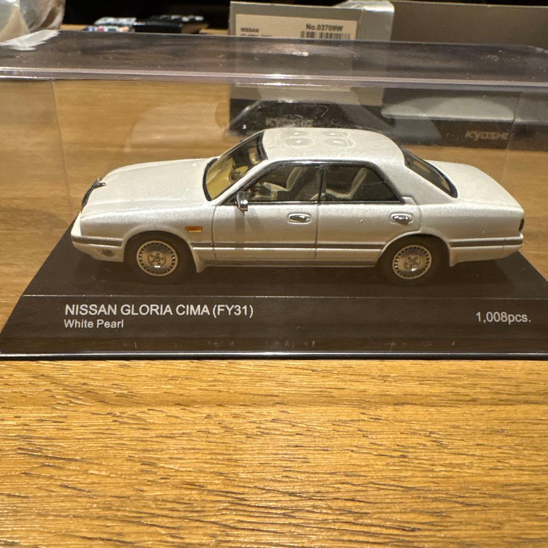 KYOSHO NISSAN GLORIA CIMA FY31 ホワイトパール