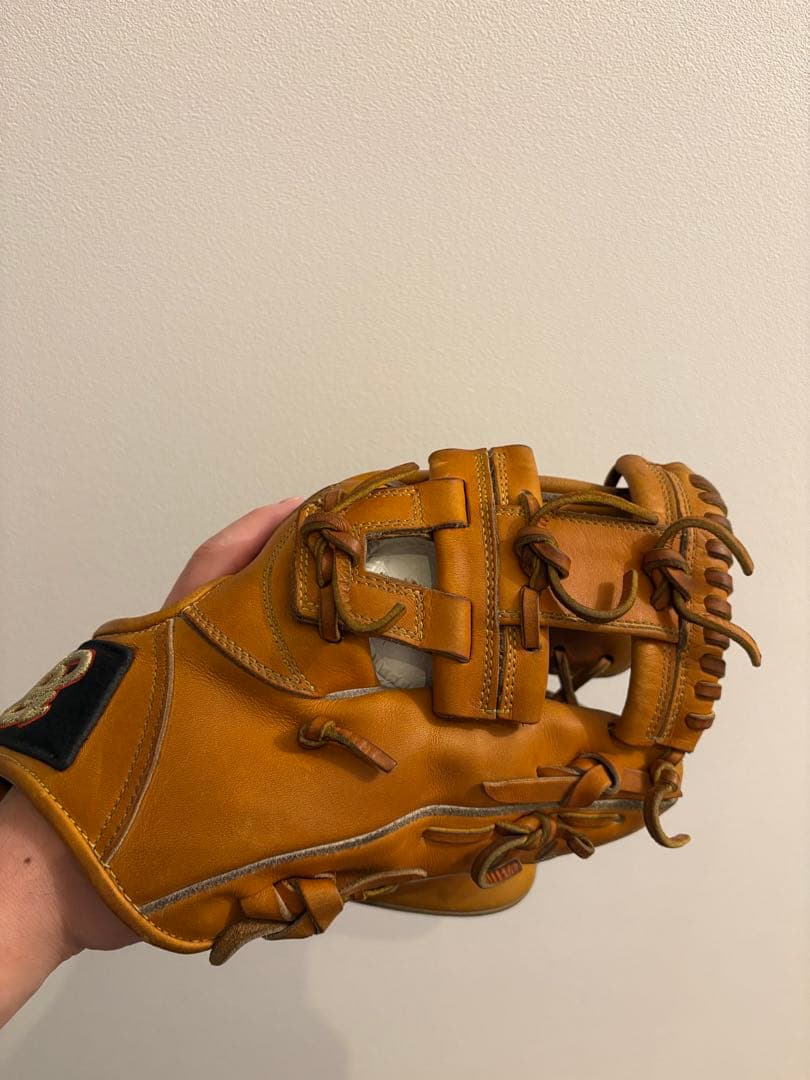 ドナイヤ　軟式グローブ 内野用　ブラウン
