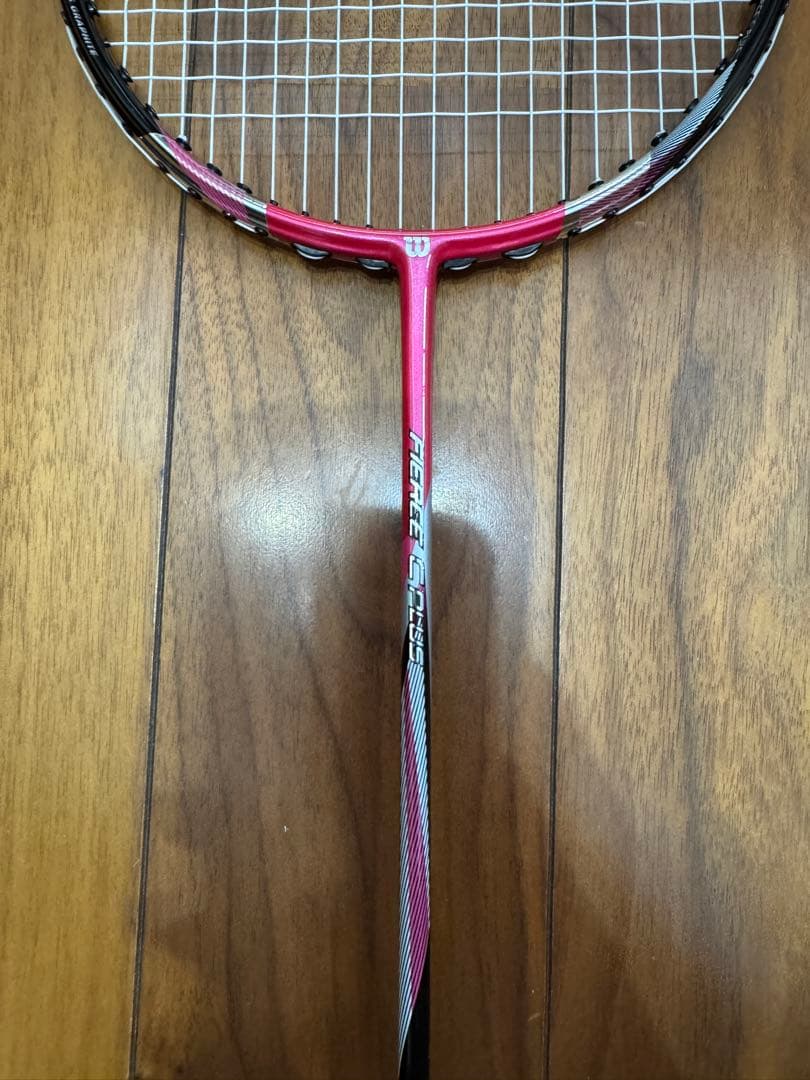 Wilson バドミントンラケット 黒とピンク