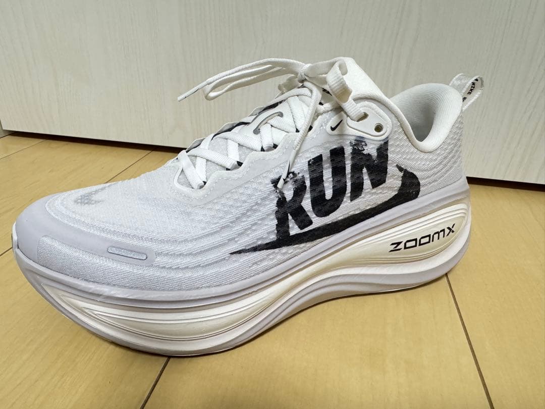 ナイキ　ボメロプラス　25.５センチ