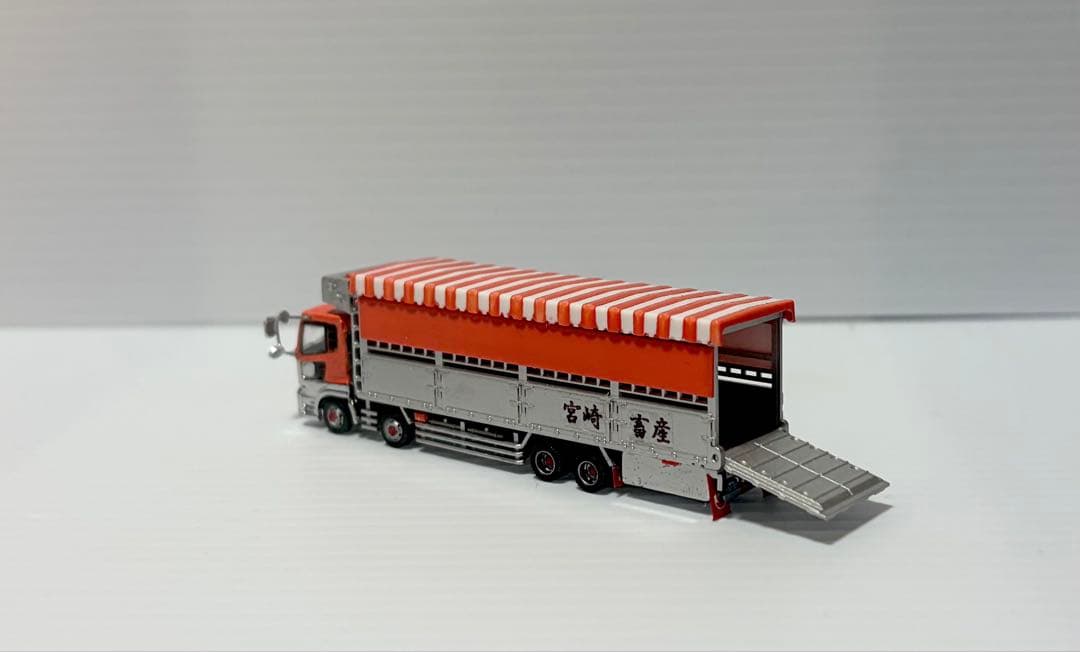 ＵＤトラックスクオン　４軸低床家畜運搬トラック　べこ車　トラックコレクション　オ
