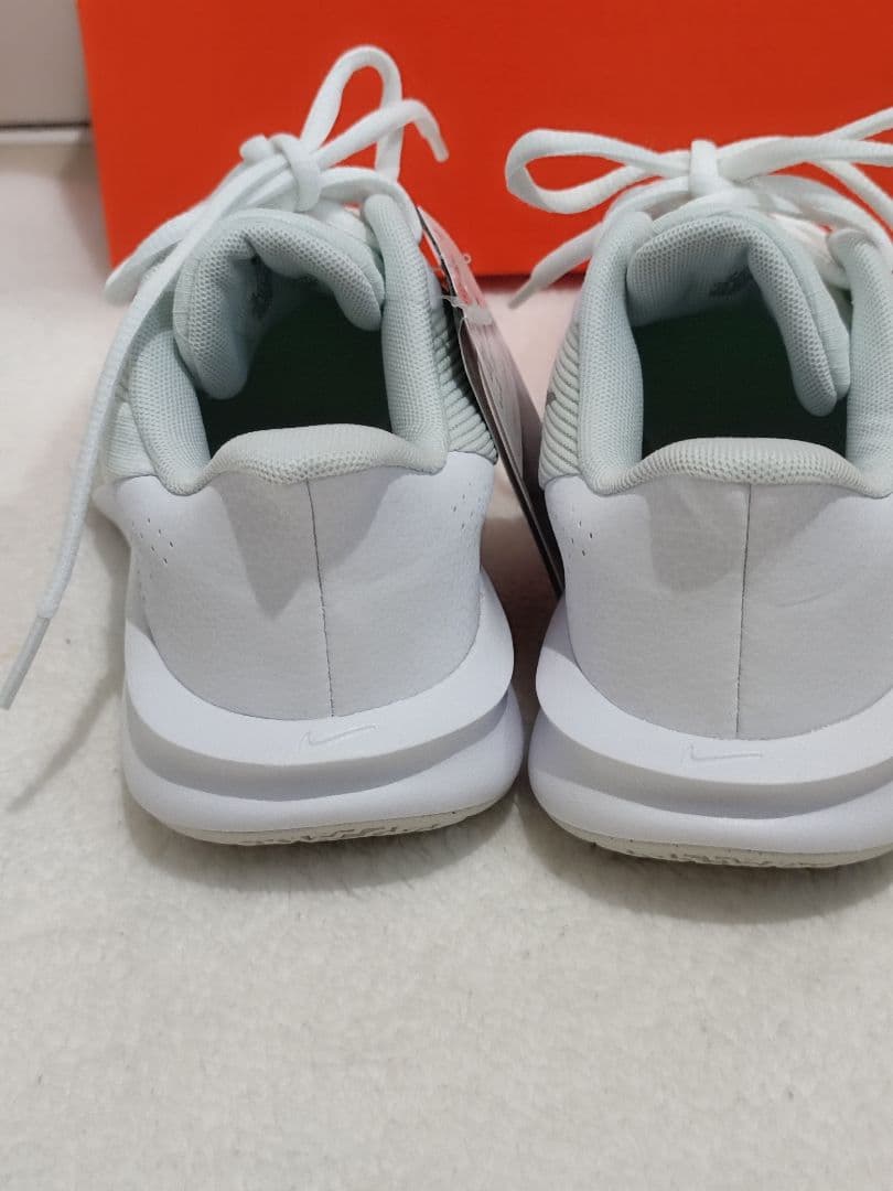 新品　Nike バスケットボールシューズ ホワイト　キッズ　プレシジョン 7