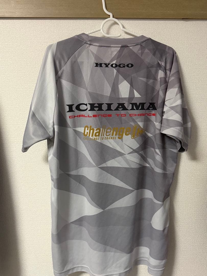 市尼　tシャツ