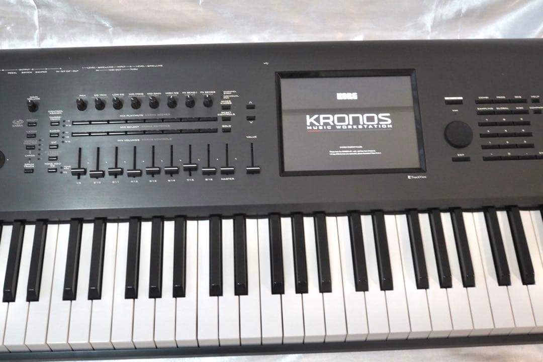 KORG KRONOS X 88　シンセサイザー