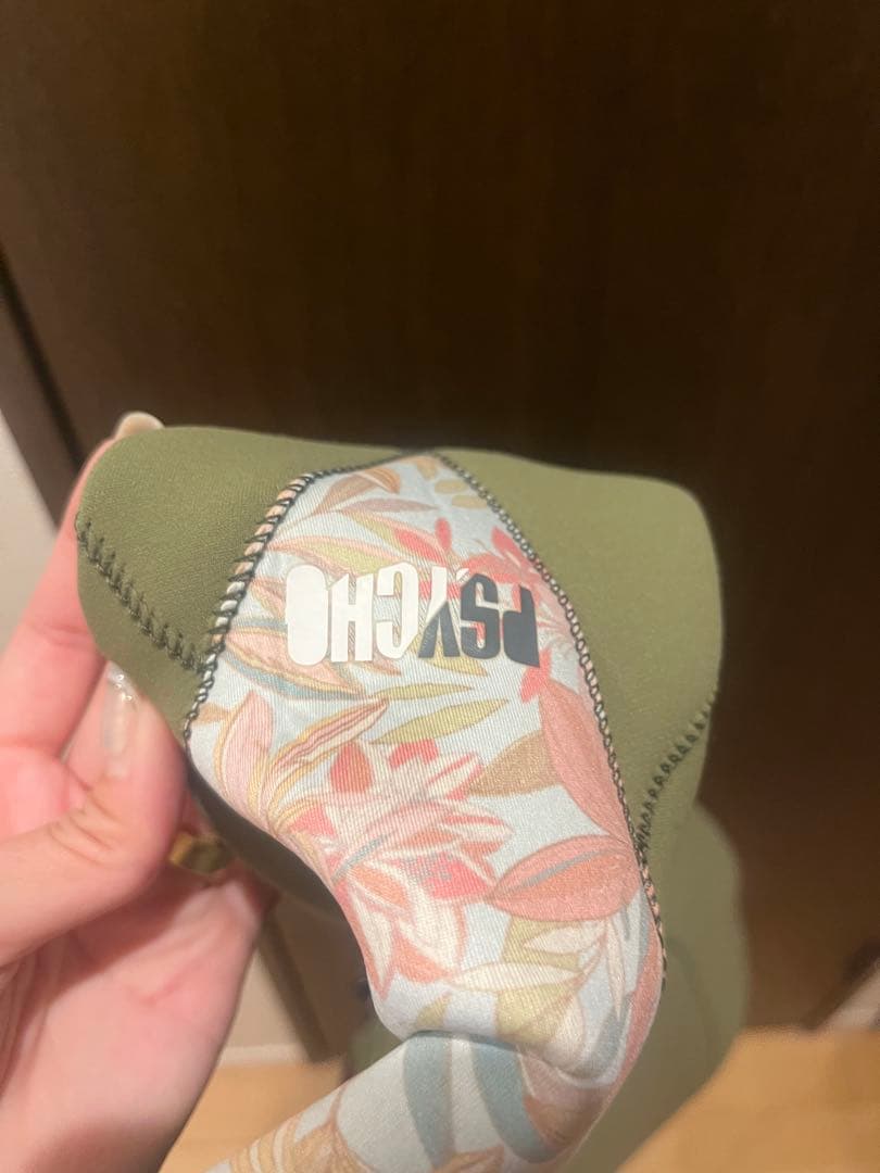 美品‼️O'NEILL レディース　カーキ　ロンスプ L〜XL