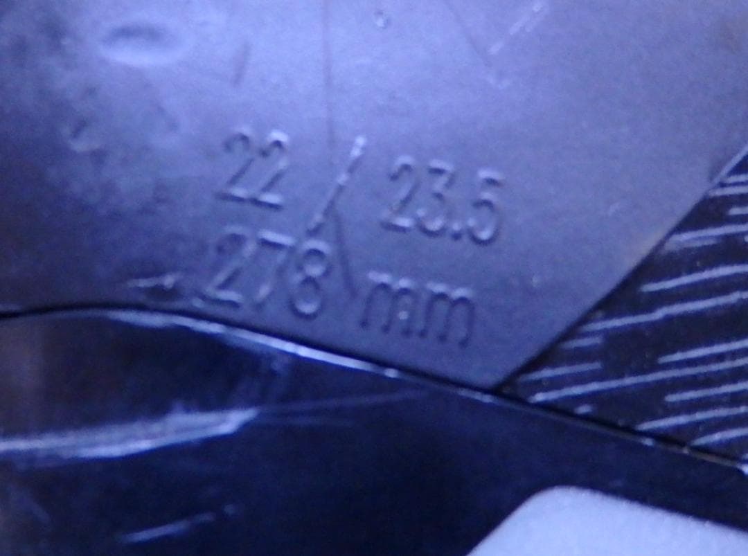 SALOMON　板131ｃｍ、ブーツ22.0～23.5ｃｍ