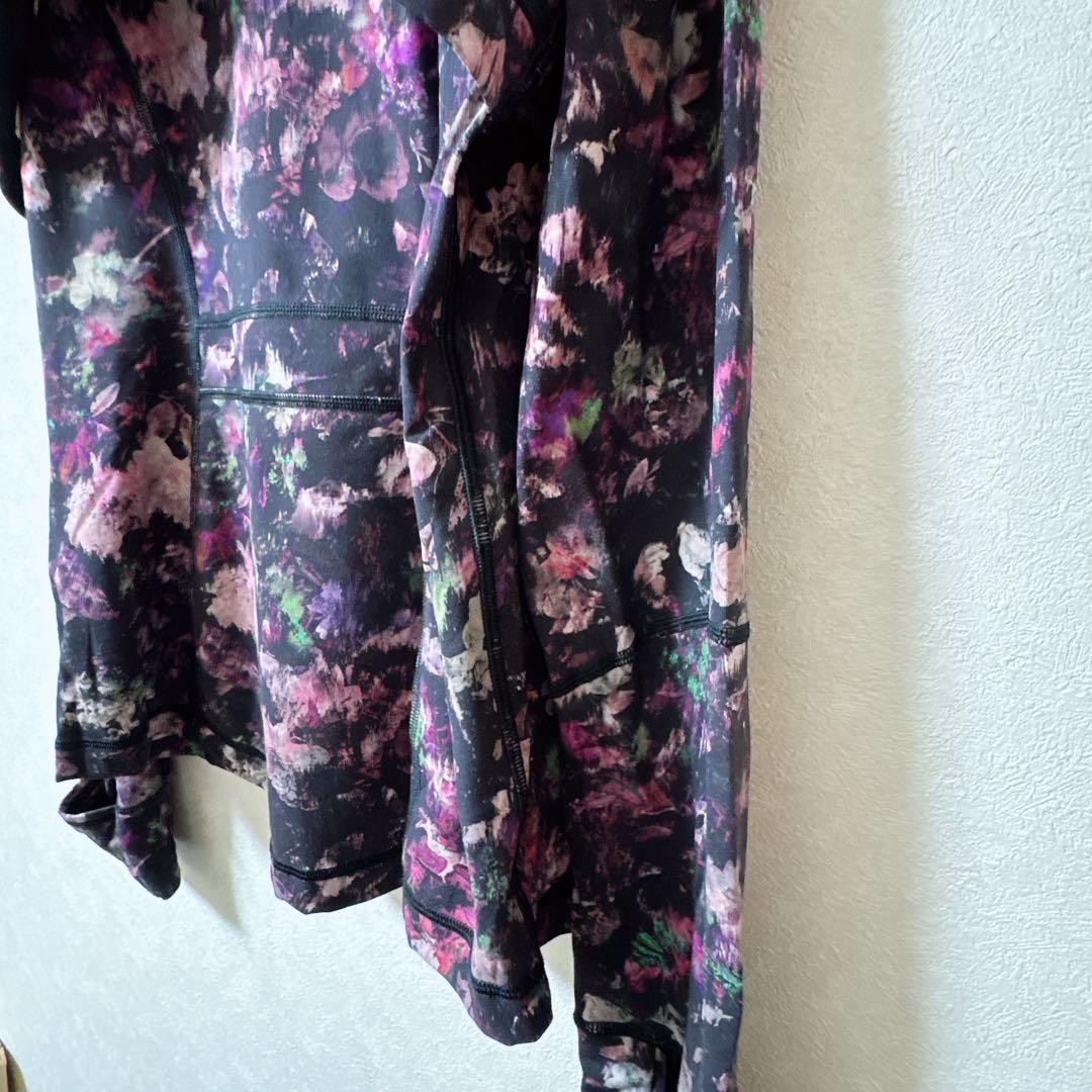 美品✨lululemon ルルレモン 花柄 黒 紫 花 ジャケット 海外古着