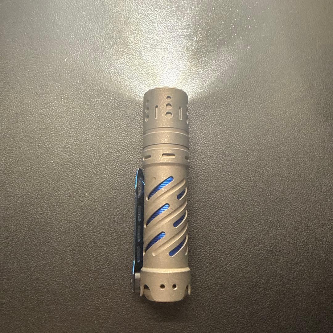 ACEBEAM E70 MINI (ストーンウォッシュ チタン)　懐中電灯