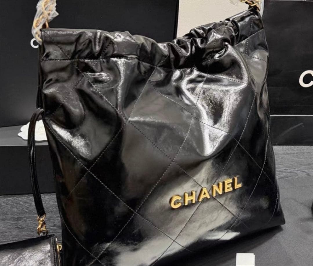CHANEL ブラック キルティング ショルダーバッグ 35 x 37 x 7