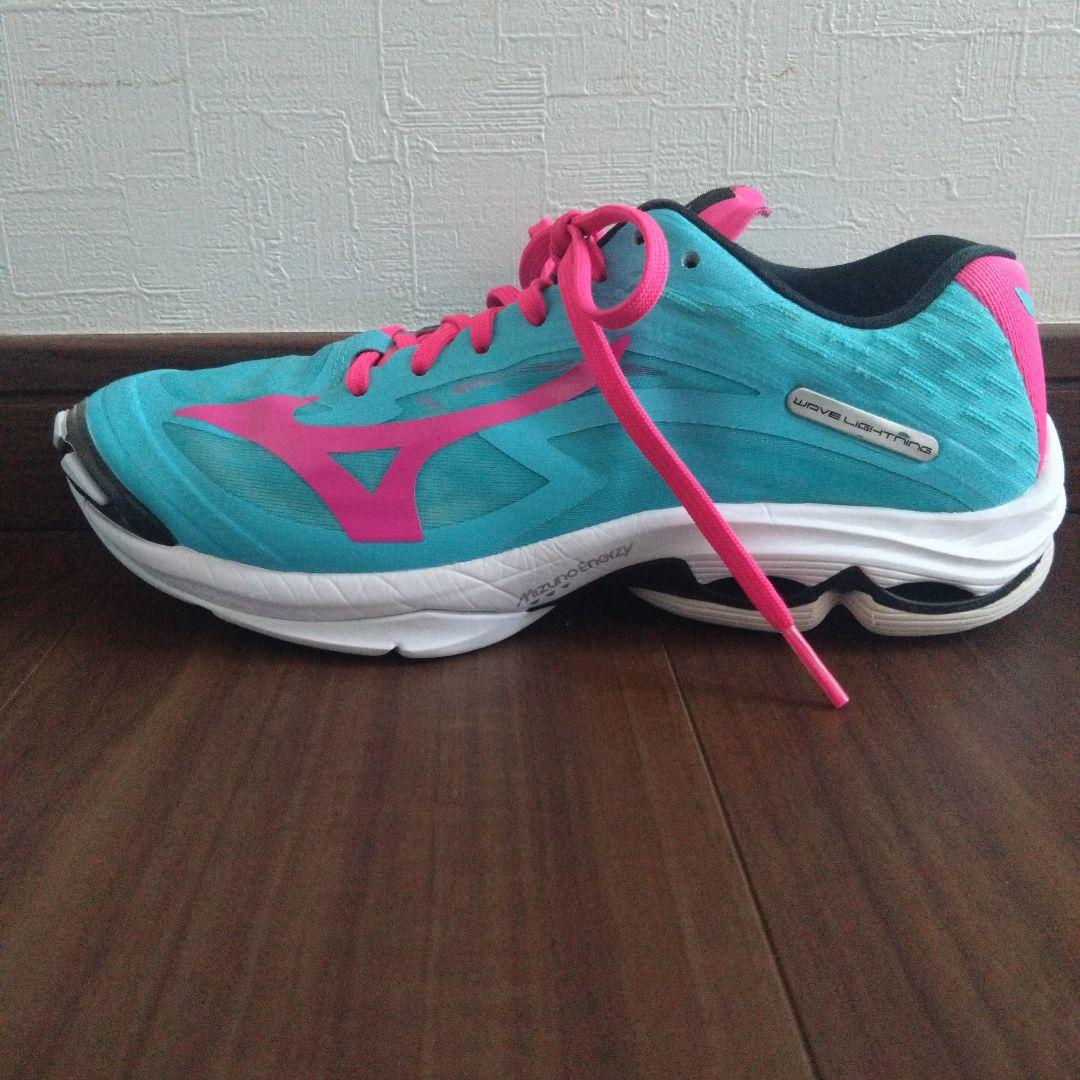 ミズノ　バレーボールシューズ　Mizuno Wave Lightning