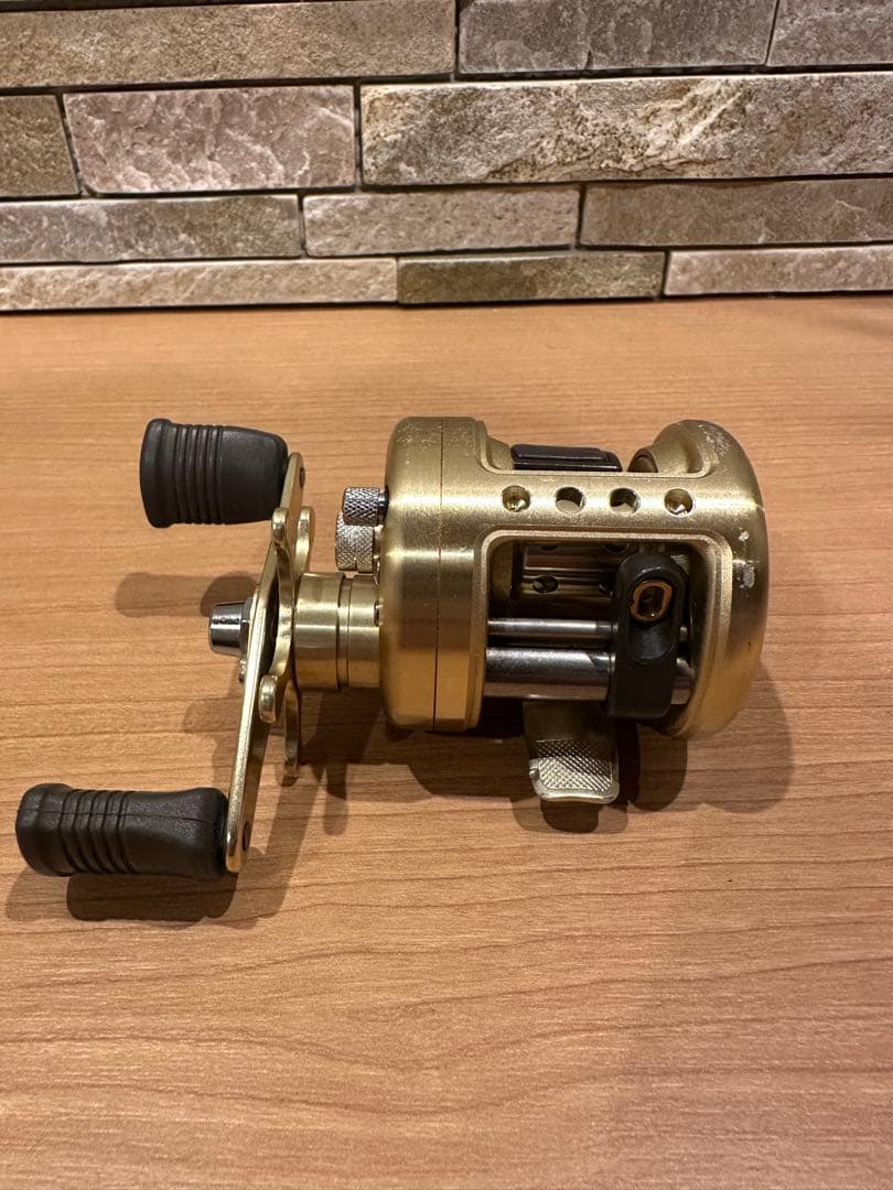 SHIMANO シマノCALCUTTA カルカッタ50XT 右ハンドル