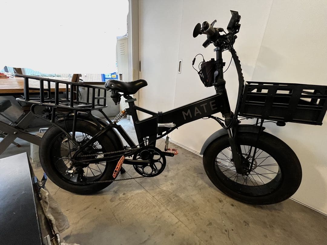 MATE 電動アシスト自転車 ブラック 太タイヤ 前部バスケット付き