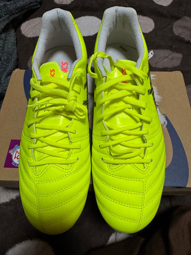 ASICS 蛍光イエロー サッカーシューズ NEW 100%