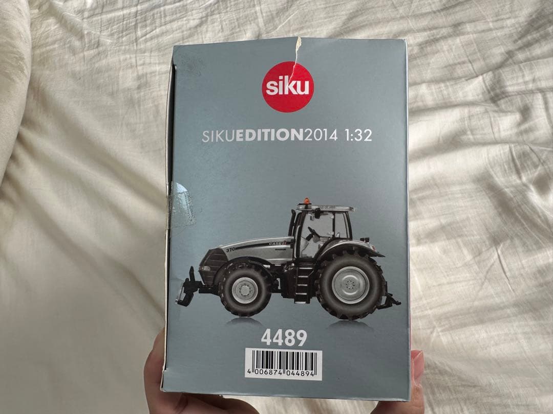 siku 1/32 トラクター