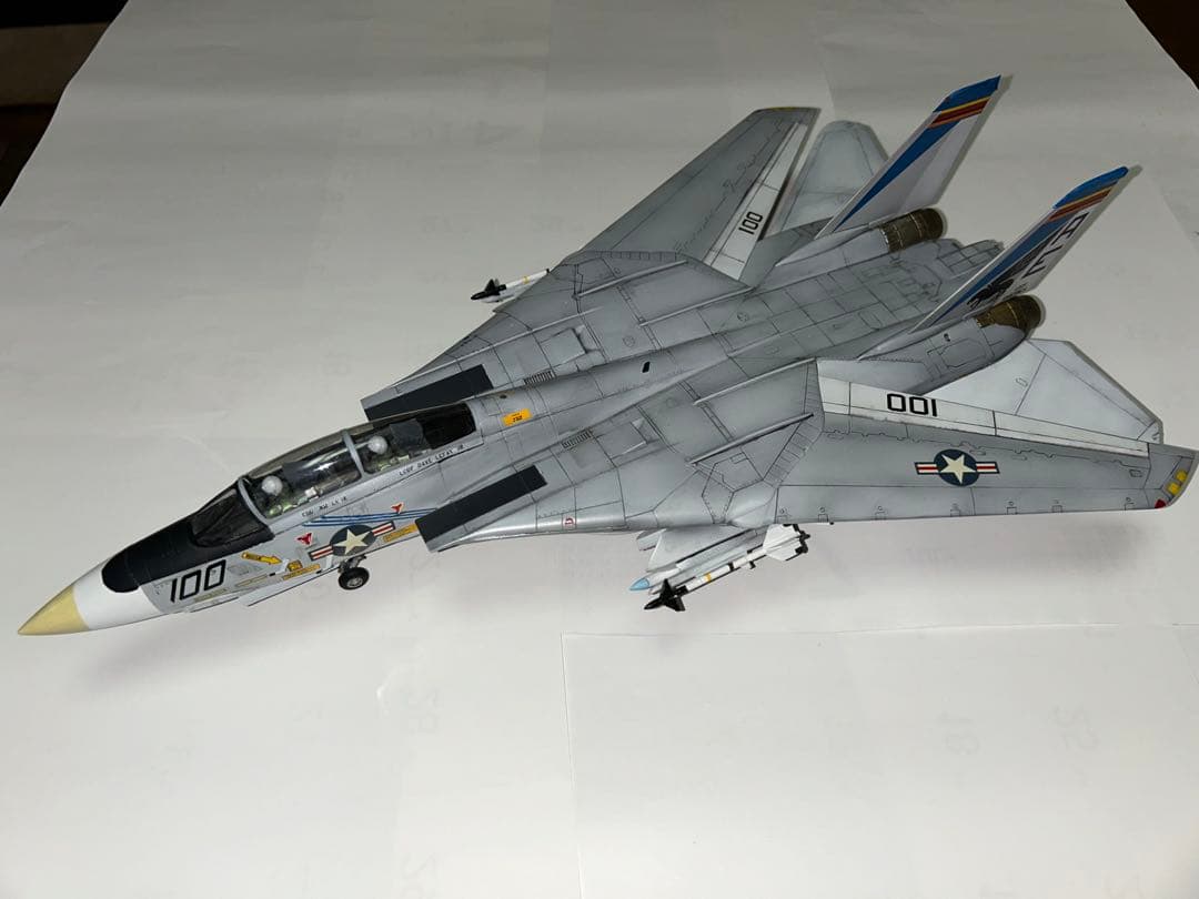 １／48 アメリカ海軍　Ｆ１４　トムキャット　戦闘機　プラモデル　完成品