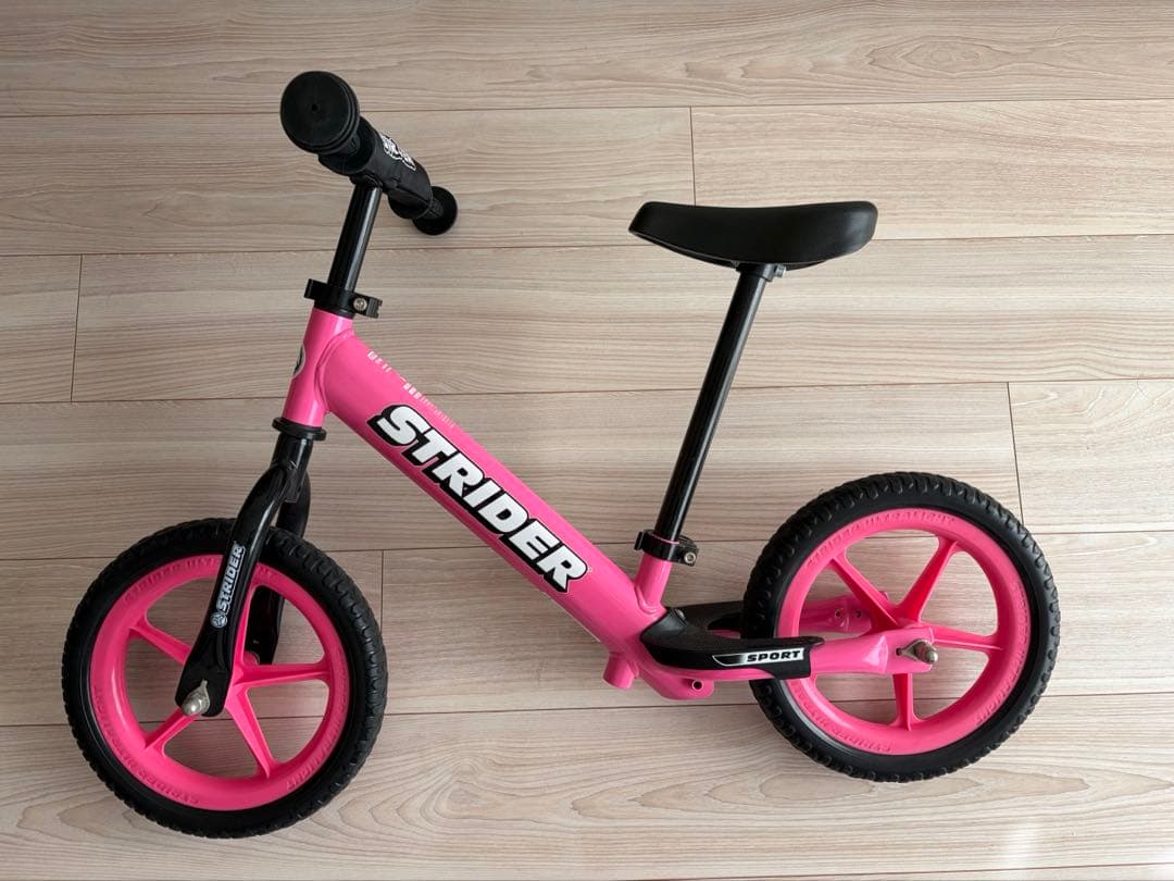 ストライダースポーツモデル 12インチ ピンク