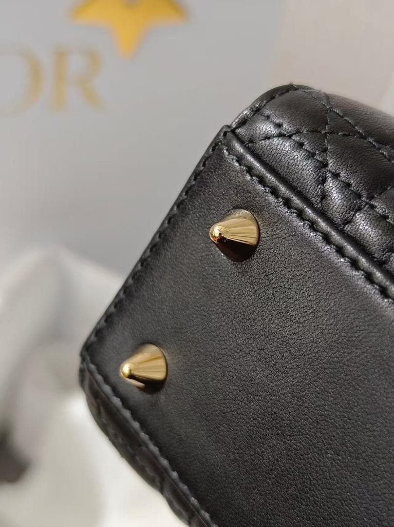 極美品✨ブラック キルティングバッグ