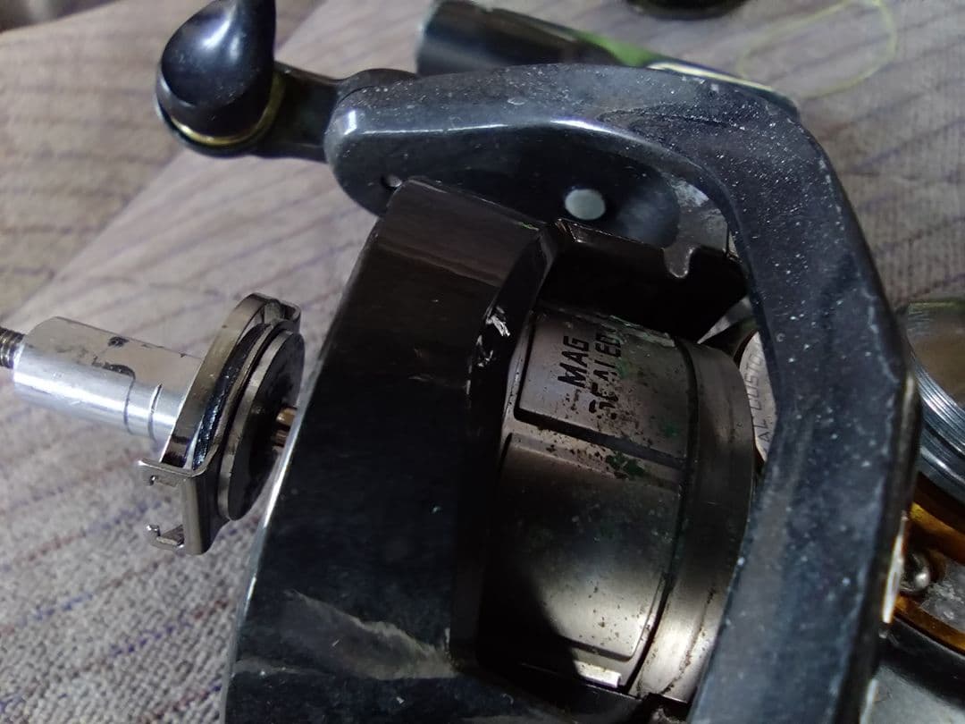 DAIWA スピニングリール ブラック/グリーン