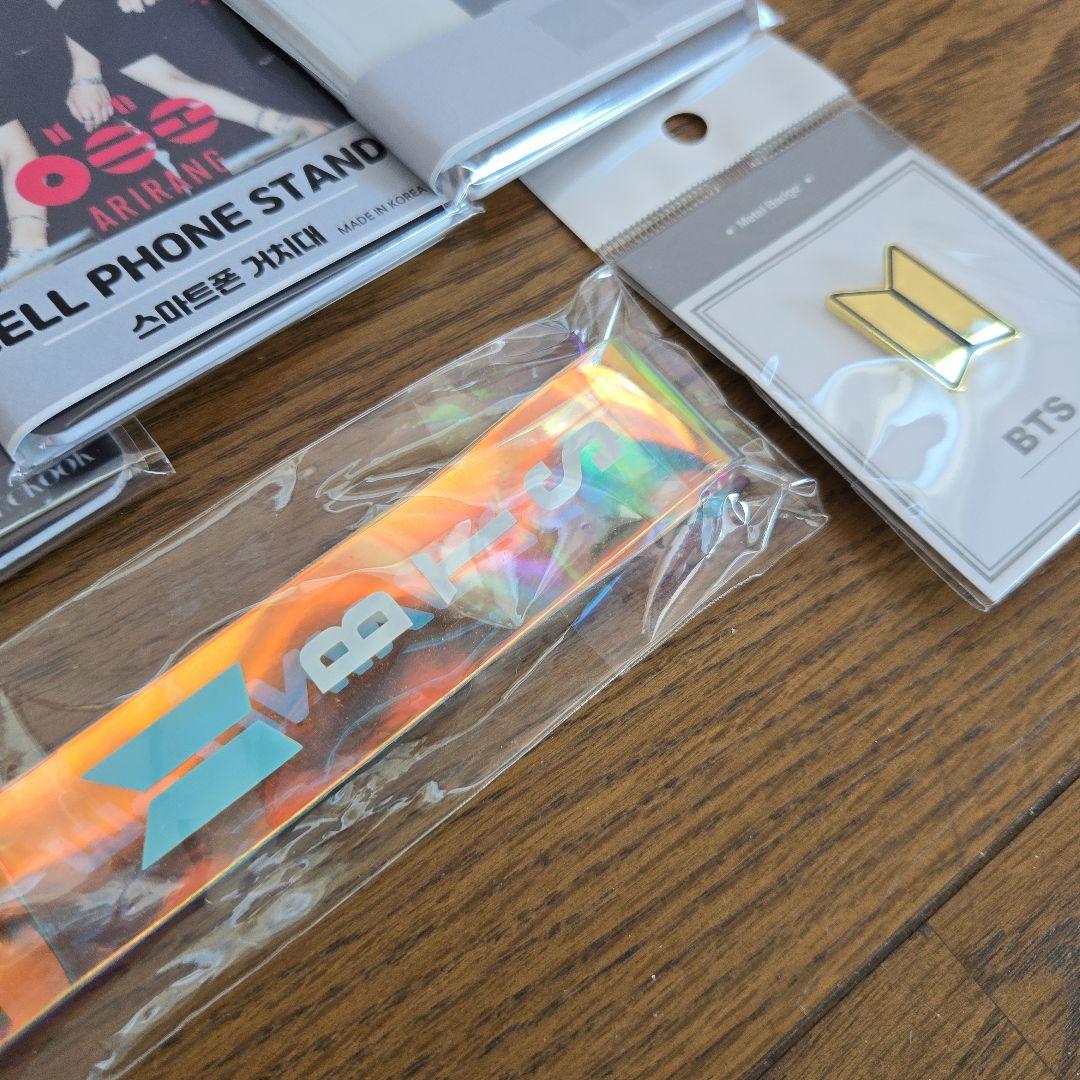 BTS スマホスタンド/3個 メタルピンバッジ/1個/キーホルダー/1個 貴重品