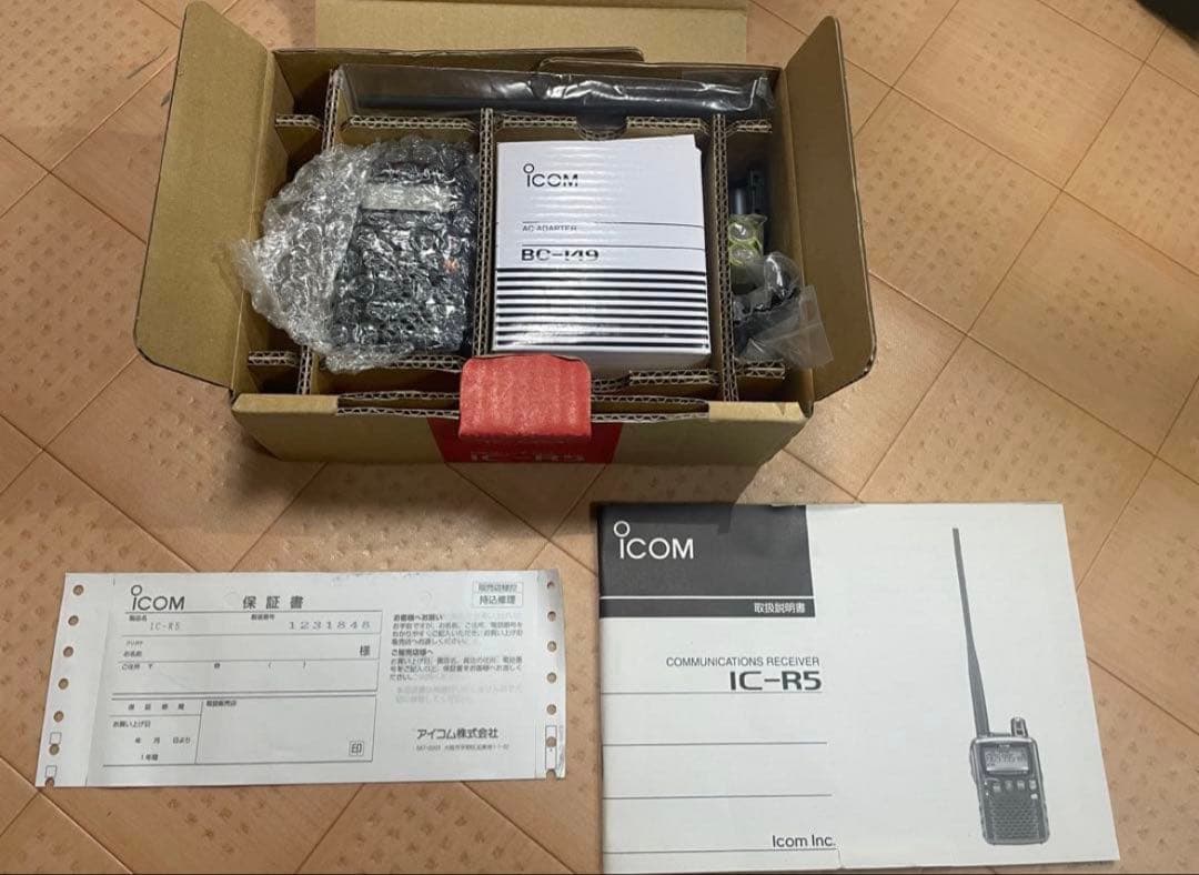 ICOM IC-R5 広域受信機 箱、取扱説明書あります