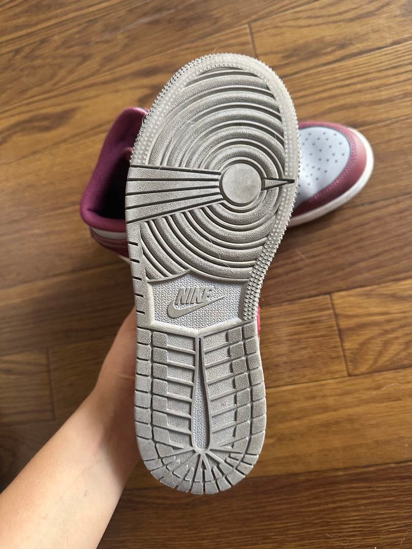 Nike Air Jordan 1 バーガンディ/グレーミード