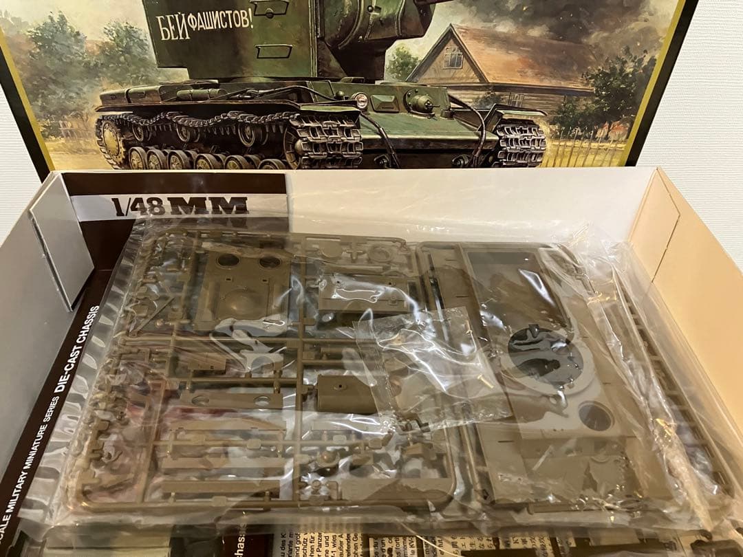 販売価格13000円、1/48タミヤ『KV-2ギガント、SU-122』他
