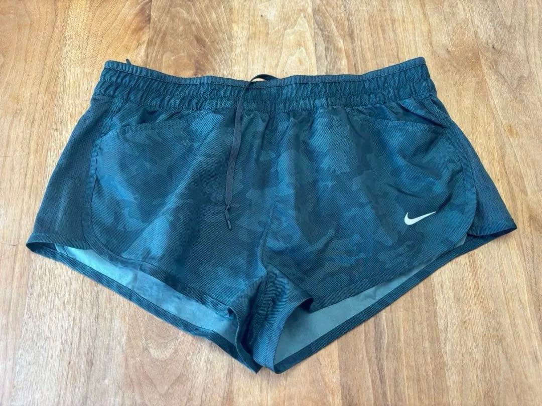 Nike ジョギングウエア　ショートパンツMとレギンスSセット
