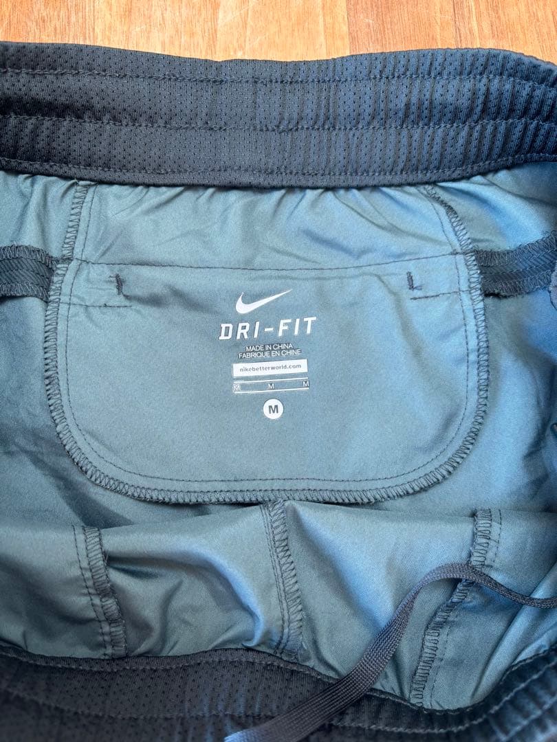 Nike ジョギングウエア　ショートパンツMとレギンスSセット