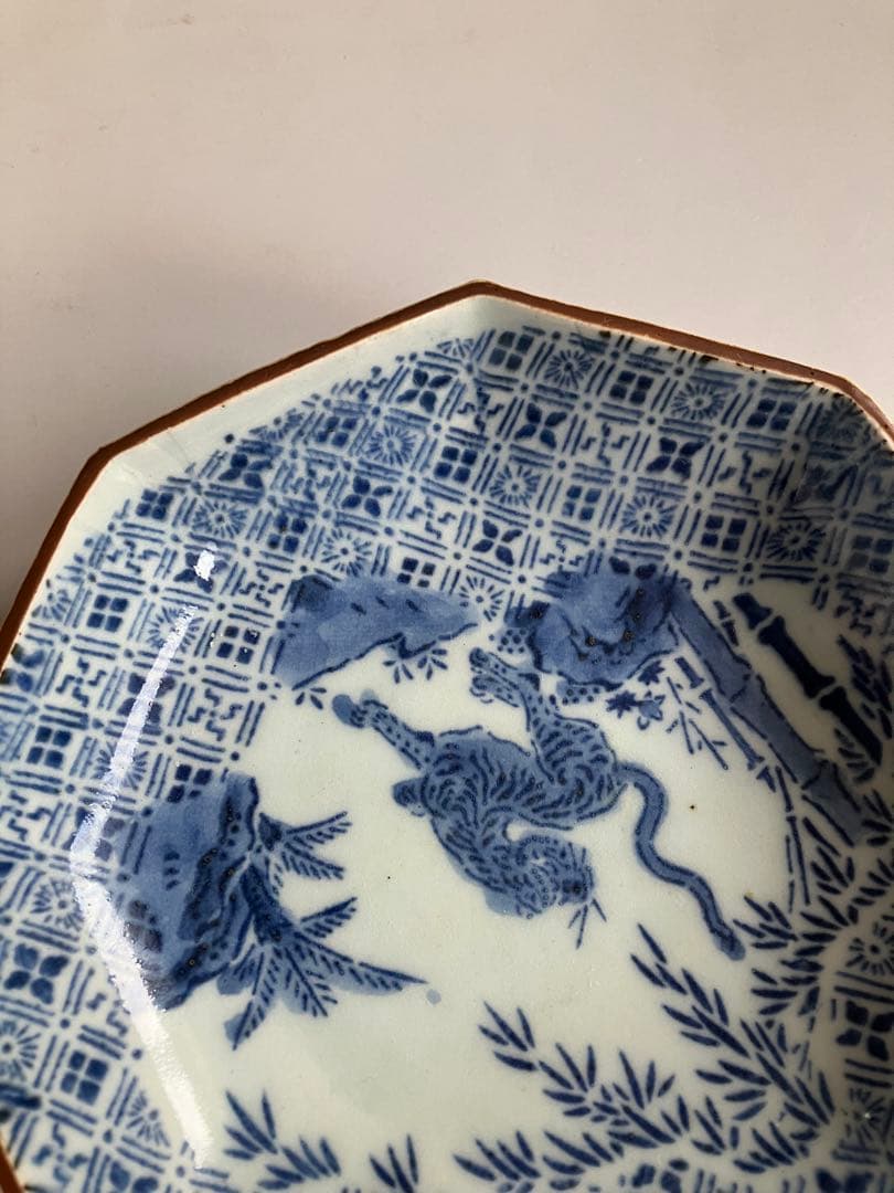 骨董　江戸中期頃　古伊万里　竹と虎の図　染付印判八角皿