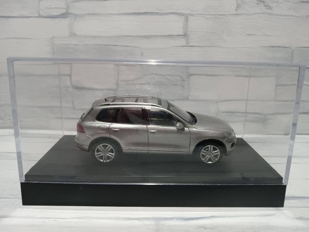 1/43 フォルクスワーゲン　VW トゥアレグ　ディーラー品　ミニカー　シルバー