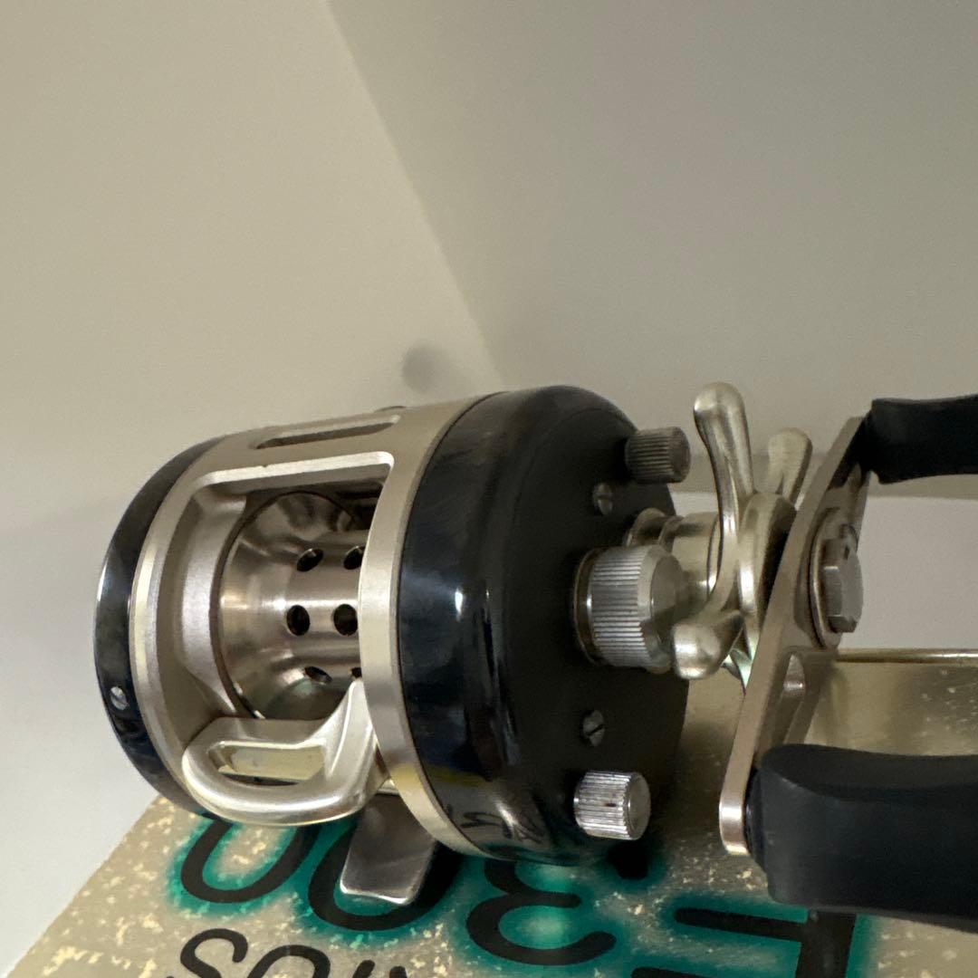 け*わ様 RYOBI VARIUS F300 ベイトリール