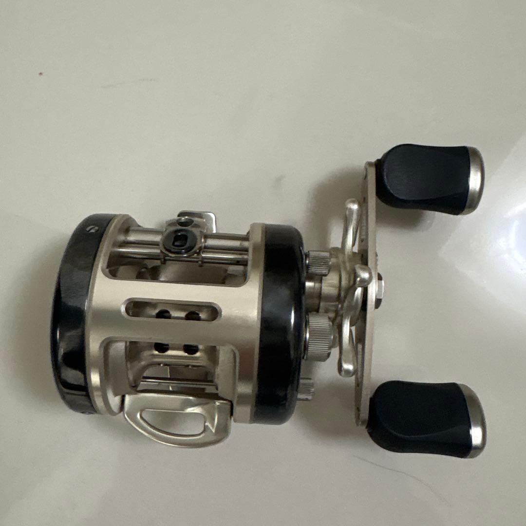 け*わ様 RYOBI VARIUS F300 ベイトリール