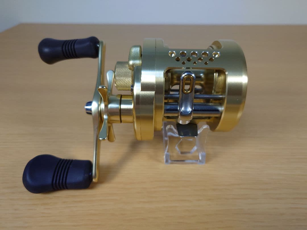 シマノ 01カルカッタ コンクエスト300 動作確認済 美品