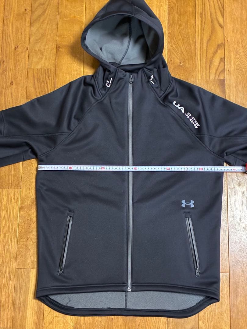 Under Armour フード付きジャケット ブラック