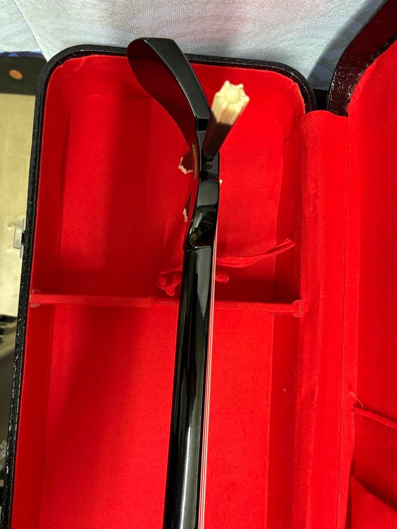 【中古】沖縄三線　本皮一枚張り　真壁型三線　ハードケース付き