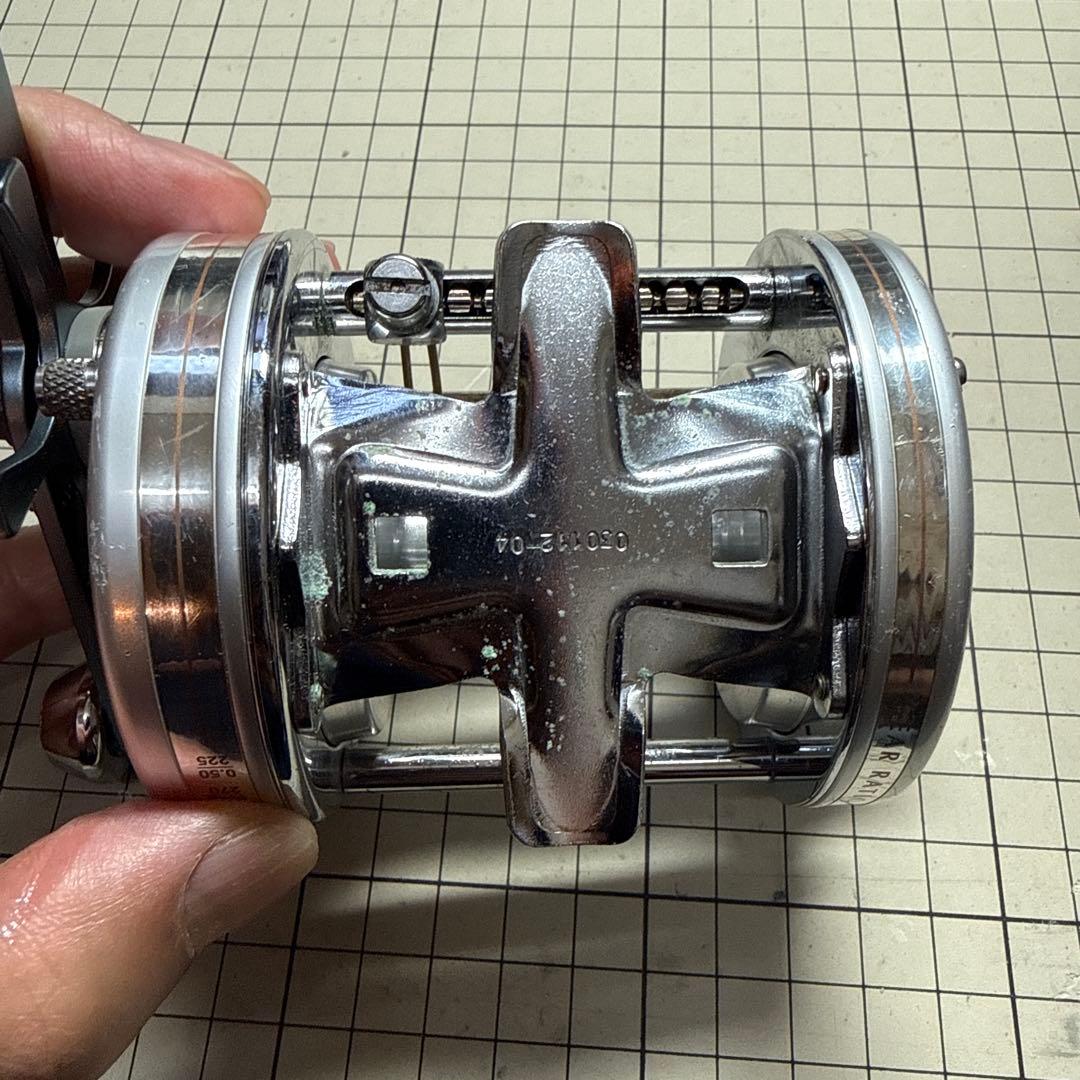 アブ　アンバサダー7000C3 スウェーデン製 シルバー 両軸リール