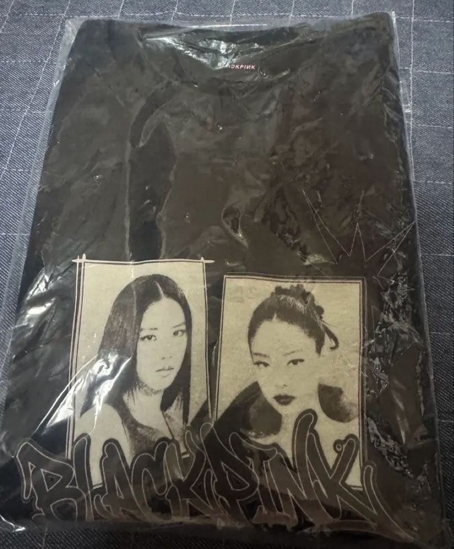 日本限定デザイン‼️BLACKPINK DEADLINE グラフィックTシャツ
