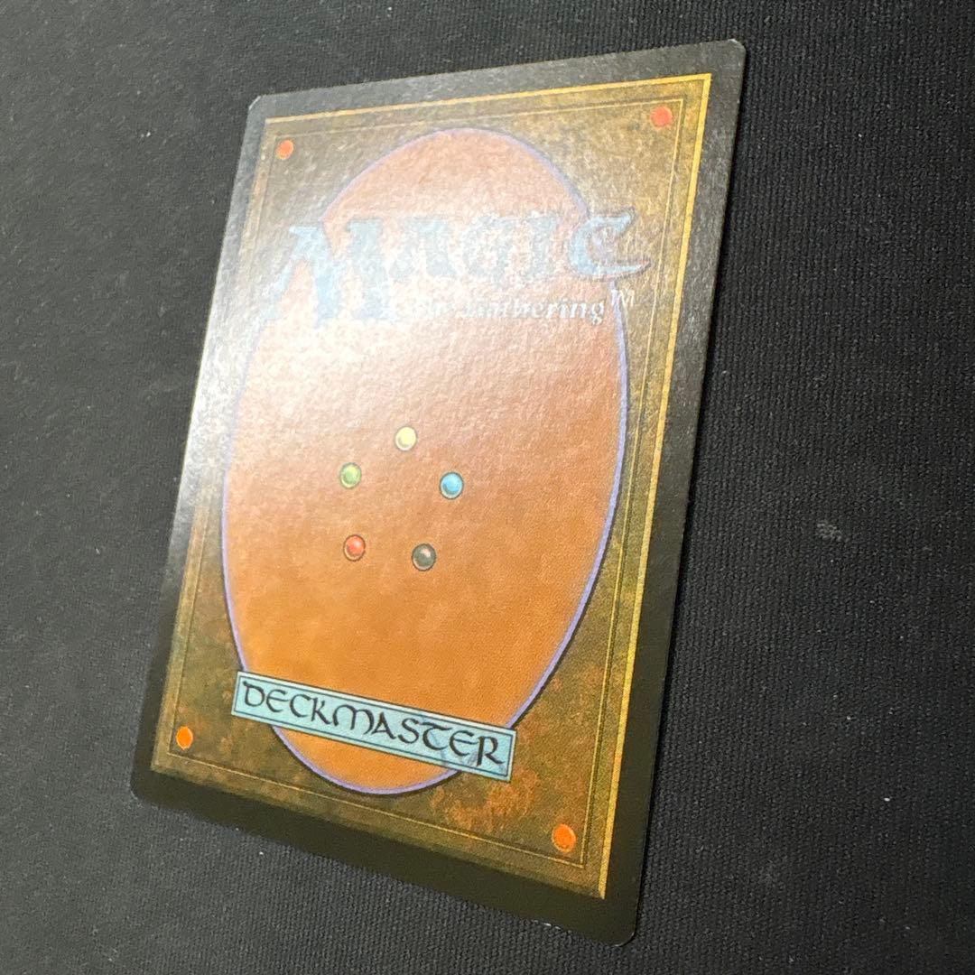 厳かなモノリス　日本語