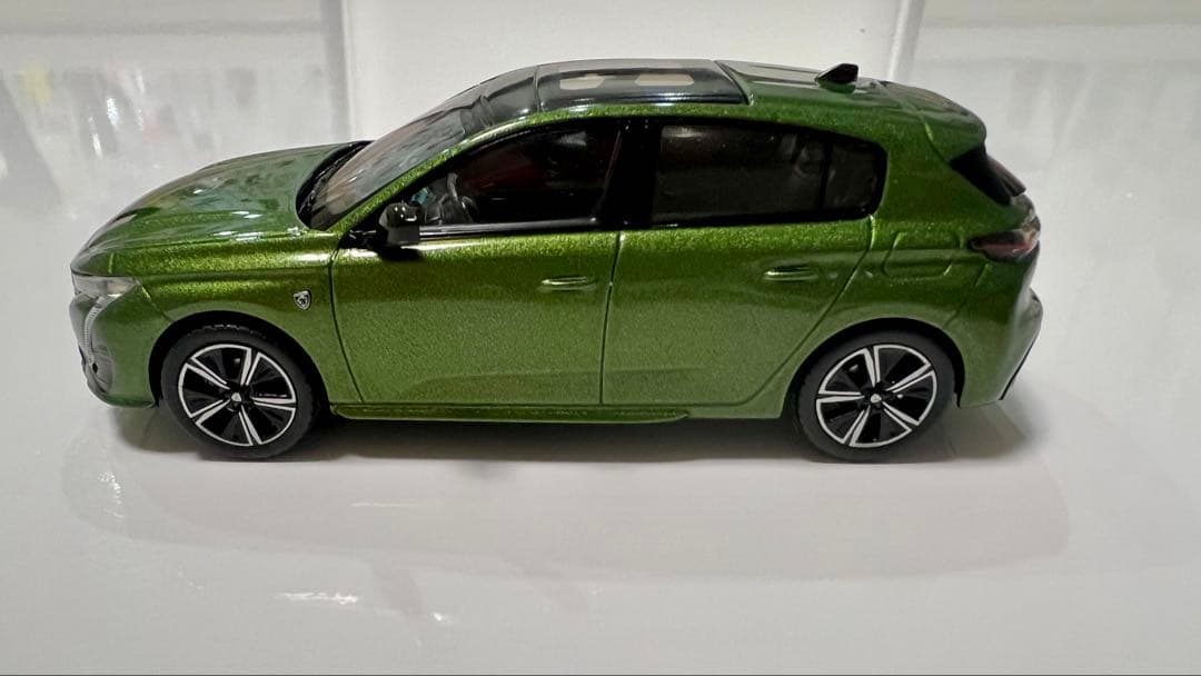 プジョー　308 1/43 ミニカー　ノレブ　オリビングリーン