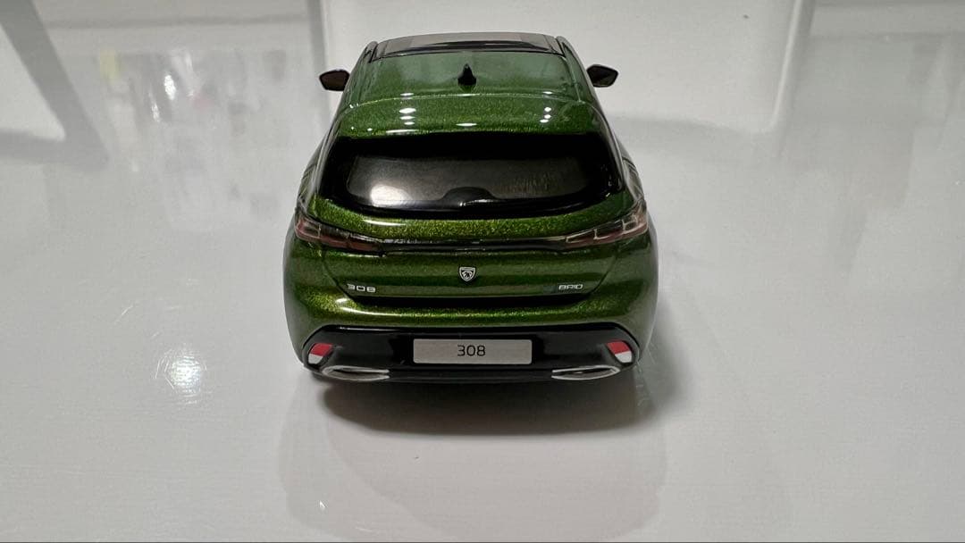 プジョー　308 1/43 ミニカー　ノレブ　オリビングリーン