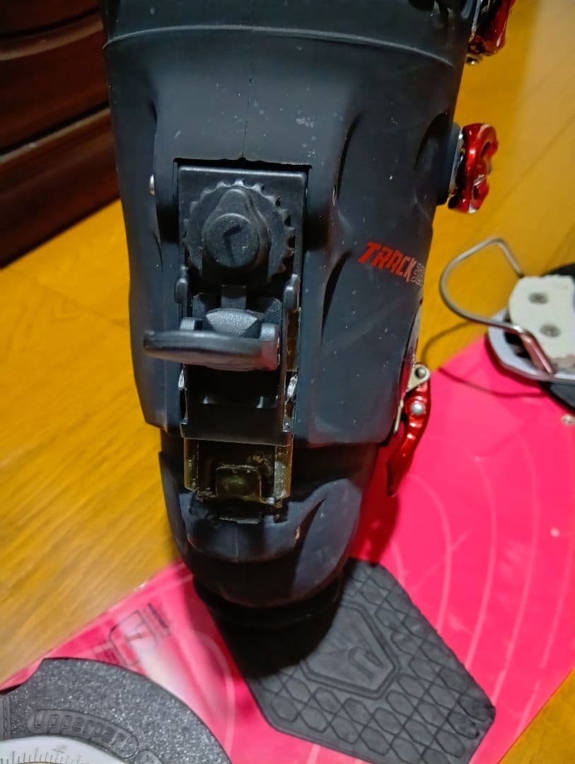 BURTONアルペンスタイル　赤スノーボードと黒ブーツセット