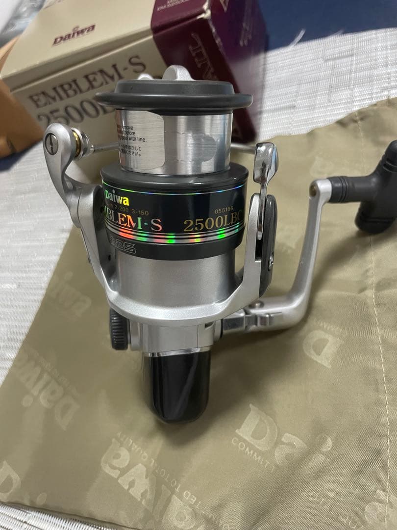 ダイワ　エンブレム　EMBLEM S2500LBCD ドラグ付き　未使用　美品